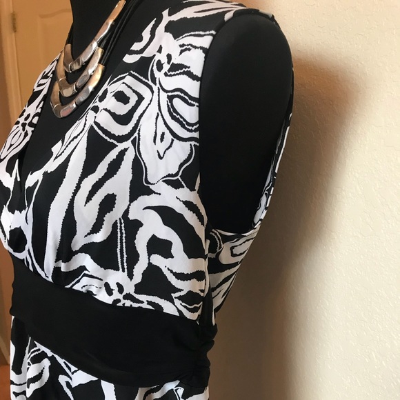 White House🖤Black Market Dress - Picture 3 of 4